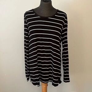 Bordeaux Women's Black White Striped Long Sleeve Top